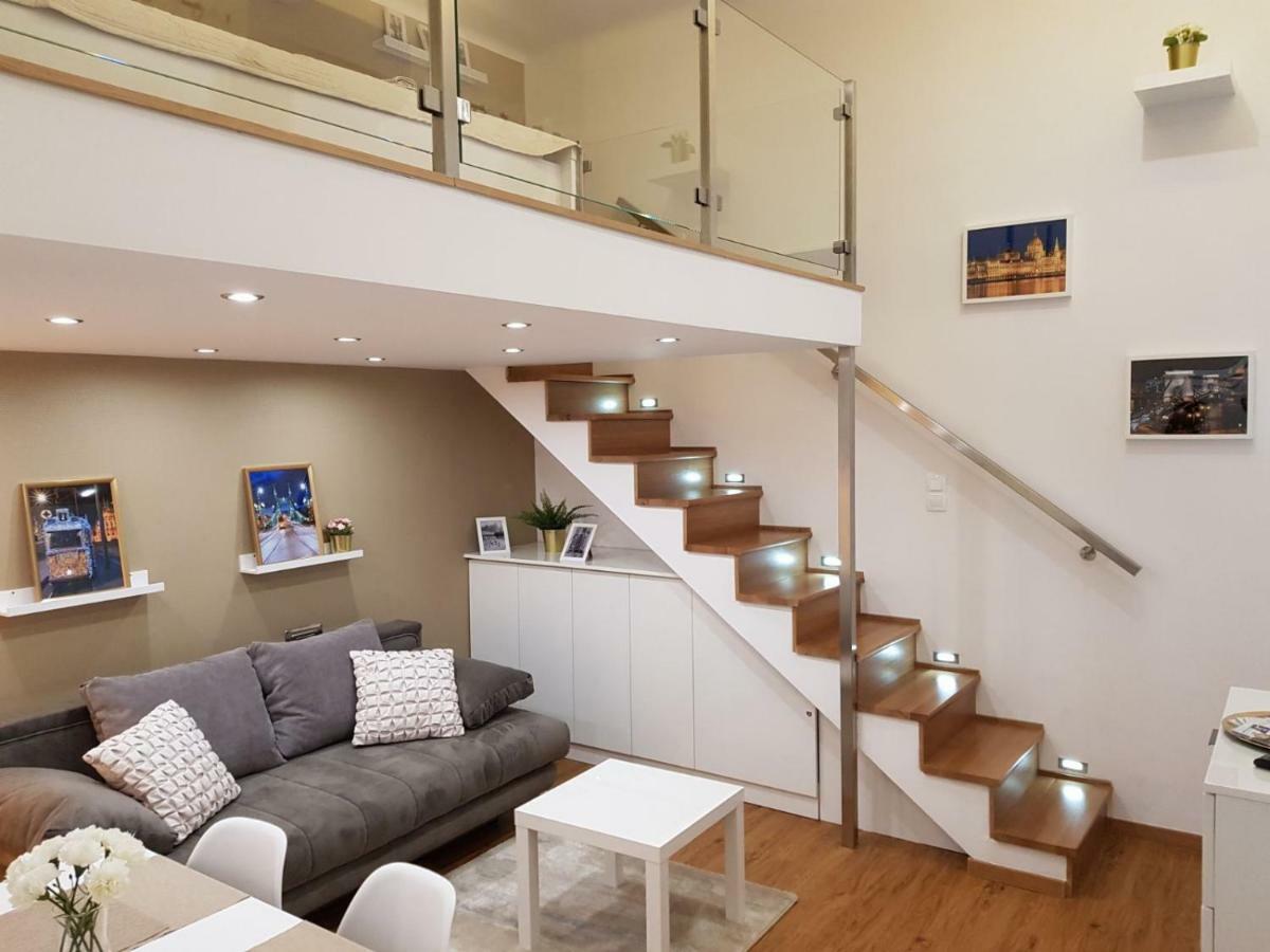 Renaissance Apartment *